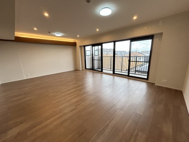 【居間・リビング】 | ディアエスタ・ミオ甲子園一番町 | どこにいても家族のぬくもりが感じられる吹き抜けのリビング