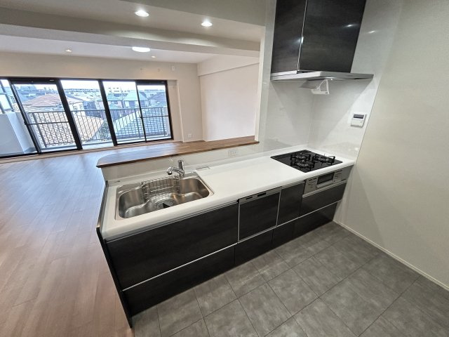 【キッチン】 | ディアエスタ・ミオ甲子園一番町 | コンパクトなキッチンで掃除もラクラク