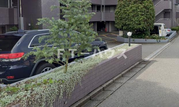 ベルジュヴァーンの駐車場