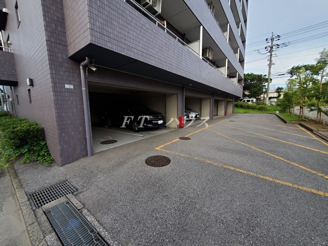 ベルジュヴァーンの駐車場
