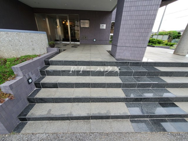 ベルジュヴァーンのエントランス