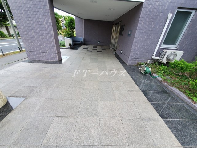 ベルジュヴァーンのその他