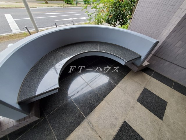 ベルジュヴァーンの駐車場