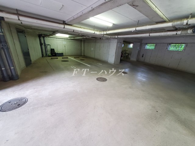 ベルジュヴァーンの駐車場