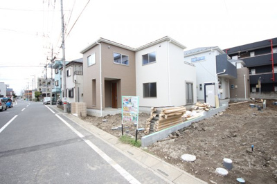 【前面道路含む現地写真】 | 戸ケ崎2丁目3,780全３棟1号棟 | 外観です