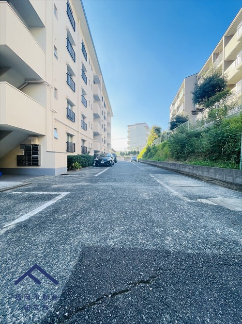 藤和長丘コープの駐車場