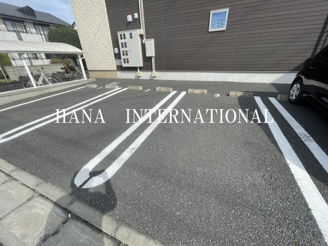 カーサ　ラッフィナートの駐車場