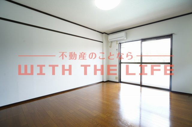 ラミエーヌ【キャッシュバック対象物件】の居間・リビング|こちらの居間で趣味の時間をお楽しみください