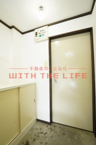 ラミエーヌ【キャッシュバック対象物件】の玄関|明るい玄関です