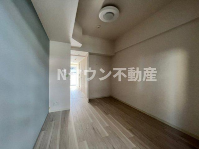 【洋室】 | プレサンス伏見アーバンベース | こちらの居間で趣味の時間をお楽しみください