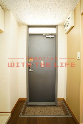 サンシャイン【10,000円キャッシュバック対象物件】の玄関|収納もある玄関です