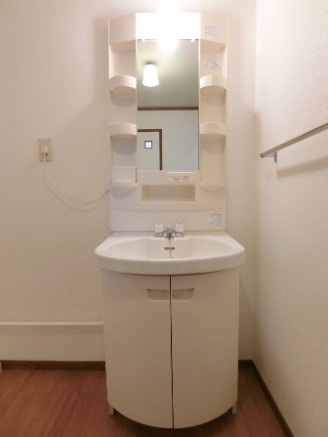 サンコーポシライシ【10,000円キャッシュバック対象物件】の設備|使いやすい独立洗面台です