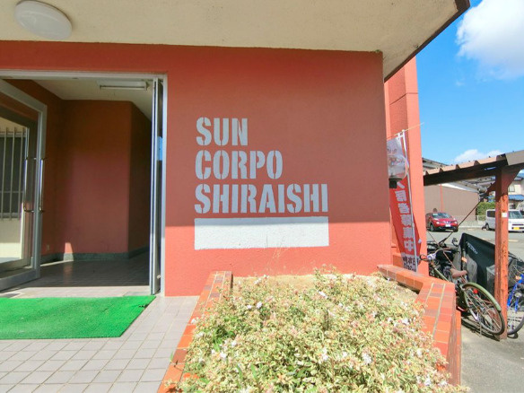 サンコーポシライシ【10,000円キャッシュバック対象物件】のエントランス|ゆとりのあるエントランスです