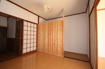 【居間・リビング】 | コーポ本田2 | 明るい色調の室内です