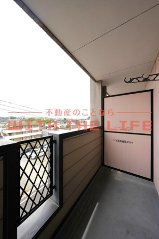 アーバンエル【キャッシュバック対象物件】のバルコニー|暖かな日差しのふりそそぐバルコニー