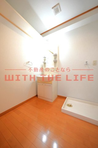 アーバンエル【キャッシュバック対象物件】の洗面所|ゆったりとスペースのある洗面所