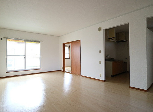 合川ビレッジ【キャッシュバック対象物件】の居間・リビング|おしゃれなリビングです