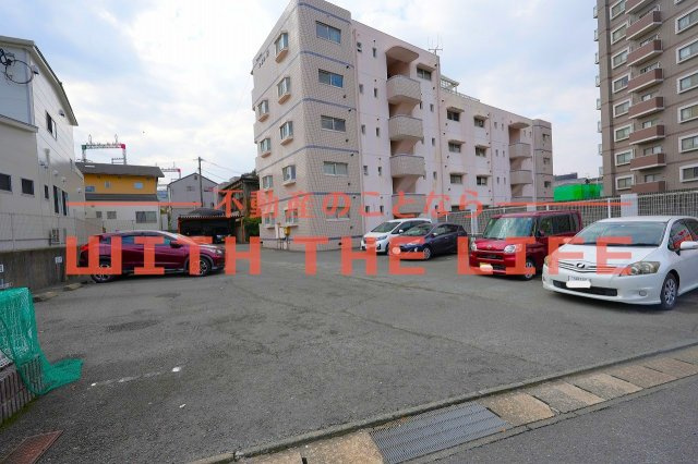 シェル幹【キャッシュバック対象物件】の駐車場|駐車場があるので、車を買う予定の方も安心です