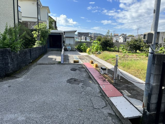 高知市朝倉丙の前面道路含む現地写真