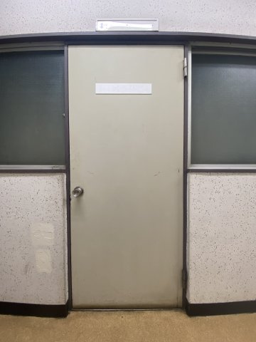 伊藤ビルの玄関