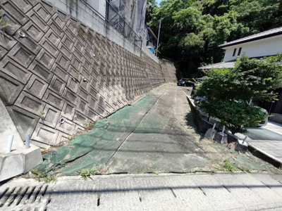 【前面道路含む現地写真】 | 坂之上１丁目　4501番売地