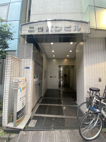 日販ビルのエントランス