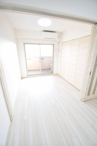 グランカーサ難波元町の洋室