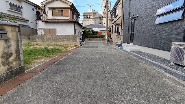 箕面市桜井２丁目の売地の前面道路含む現地写真