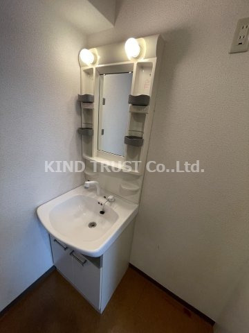 フラットワン天神橋の洗面所|スペースが確保できる洗面所です