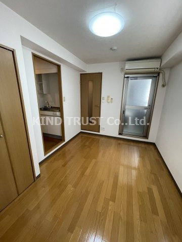 フラットワン天神橋の居間・リビング|使いやすい居間です