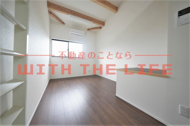 ジラソーレＫ【キャッシュバック対象物件】の寝室|開放的な寝室です