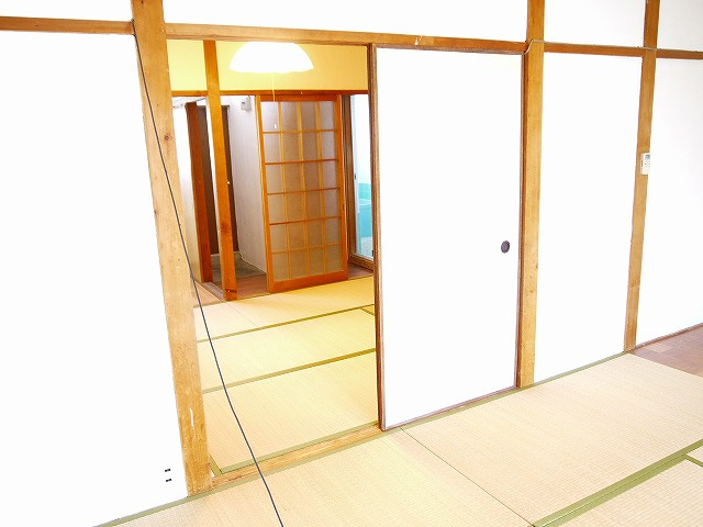 平和マンションの和室|柔らかい畳が心地よい和室