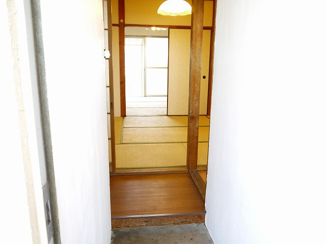平和マンションの玄関|落ち着いた玄関です