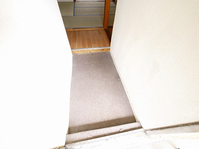 平和マンションの玄関|落ち着いた玄関です