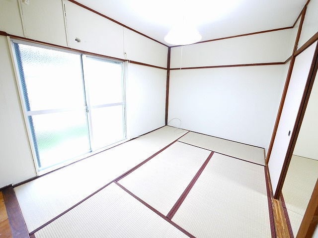 平和マンションの和室|柔らかい畳が心地よい和室