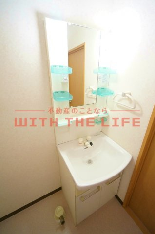 レジデンスペガサスの独立洗面台|朝の支度にも助かる、独立の洗髪洗面化粧台