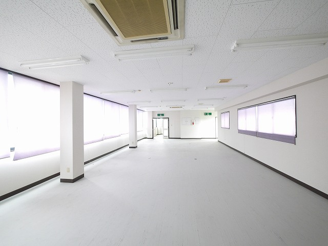 MMビルの内装