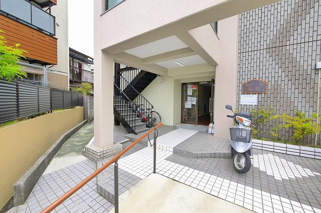 サンコーポ桜町のエントランス