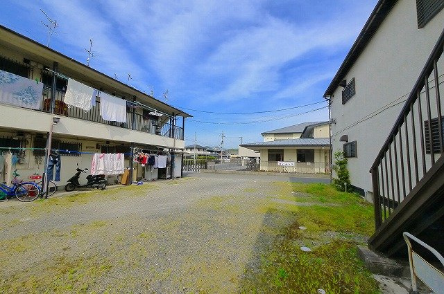 コスモハイツ東の駐車場