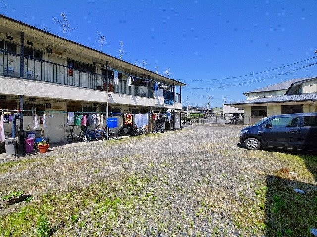 東ハウスの駐車場
