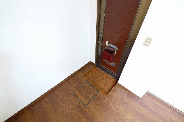 コスモハイツ東の玄関