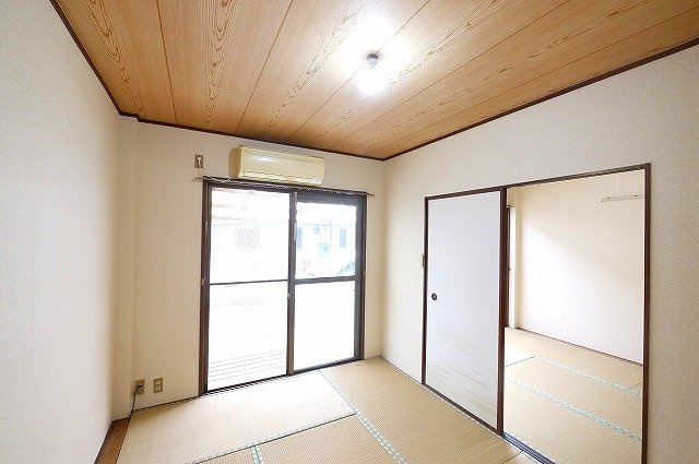 コスモハイツ東の和室