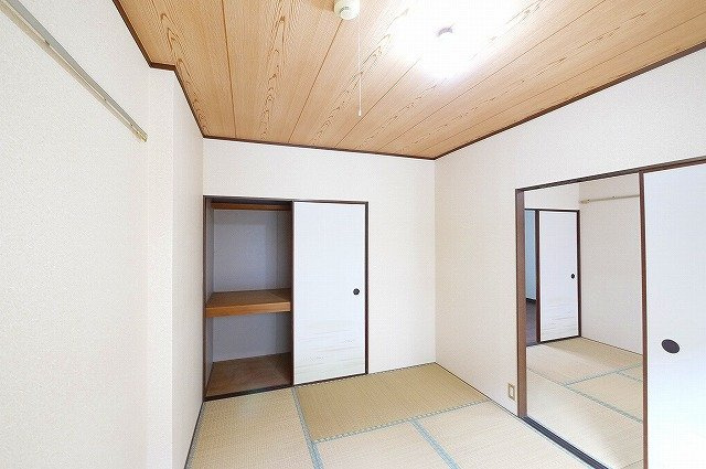 コスモハイツ東の和室