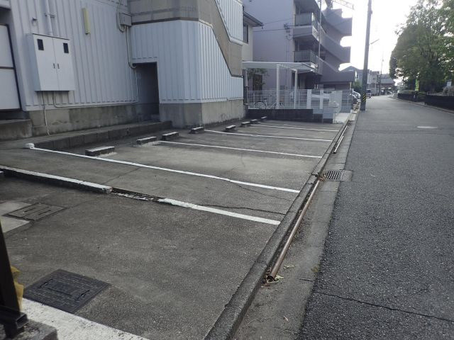 アーバン徳兵衛の駐車場