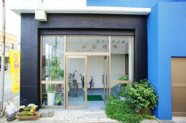 オネスティ荒木【キャッシュバック対象物件】のエントランス|ゆとりのあるエントランスです