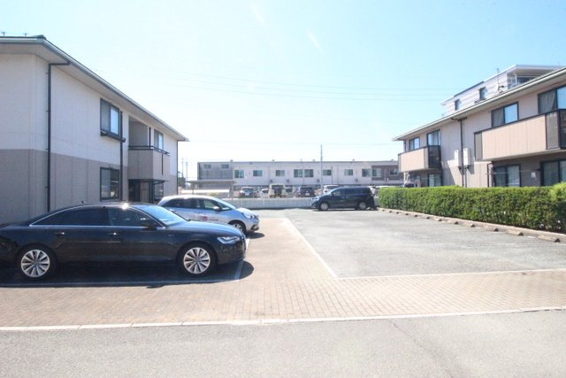 サンビレッジ梅満【キャッシュバック対象物件】の駐車場