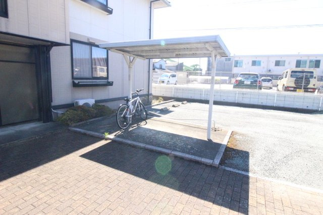 サンビレッジ梅満【キャッシュバック対象物件】のその他共用部分|駐車場があります