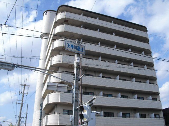 レッドモアの外観