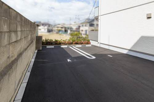 岸和田市磯上町４丁目のハイツの駐車場