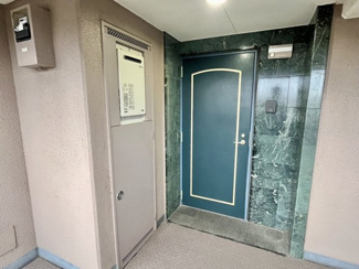 【その他共用部分】 | 非常口から一番近い角部屋です。